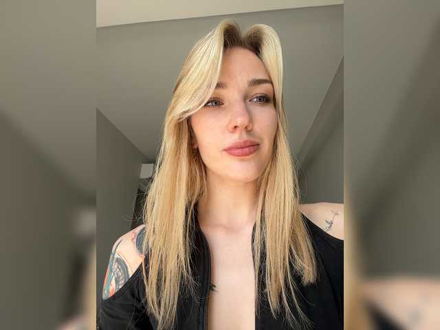 Looonacom live cam on BongaCams