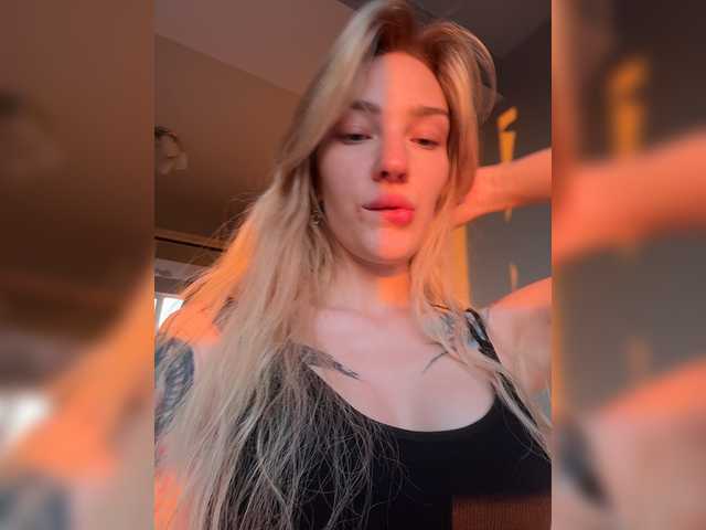 Looonacom live cam on BongaCams