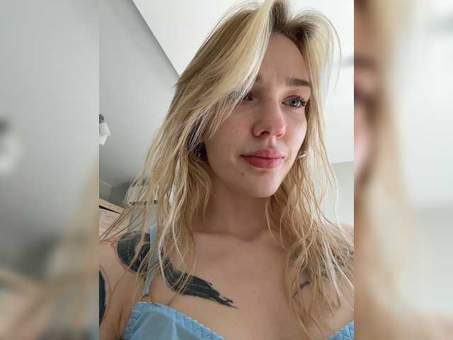 AlinnaAnnila live webcam show