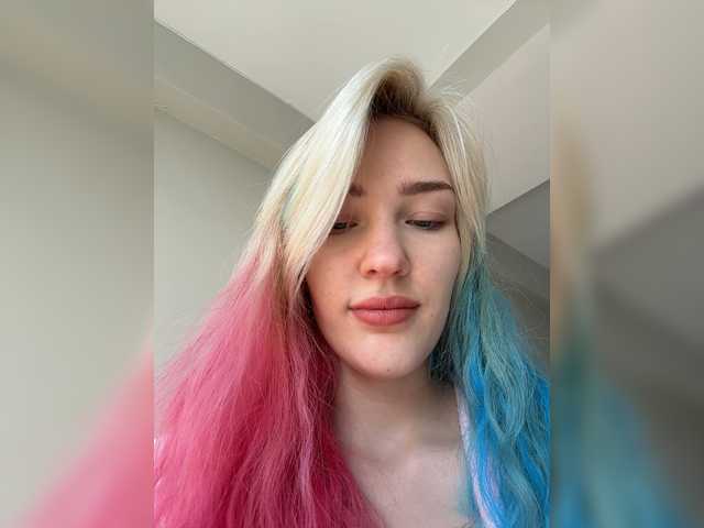 le modèle AlinnaAnnila est en webcam porno dans un show sur le site bongacams, il possède les tags suivants: White/Caucasian,Blonde,Shaved