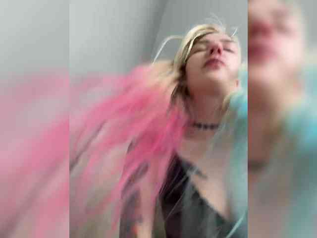 Looonacom live female cam on bongacams