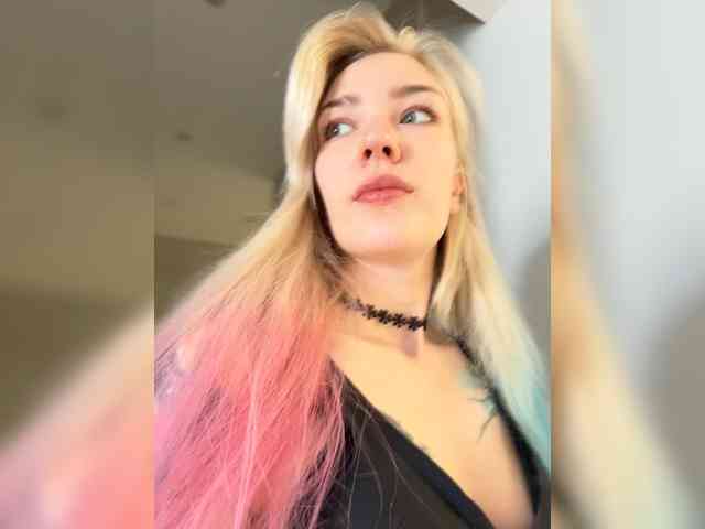 Looonacom live female cam on bongacams