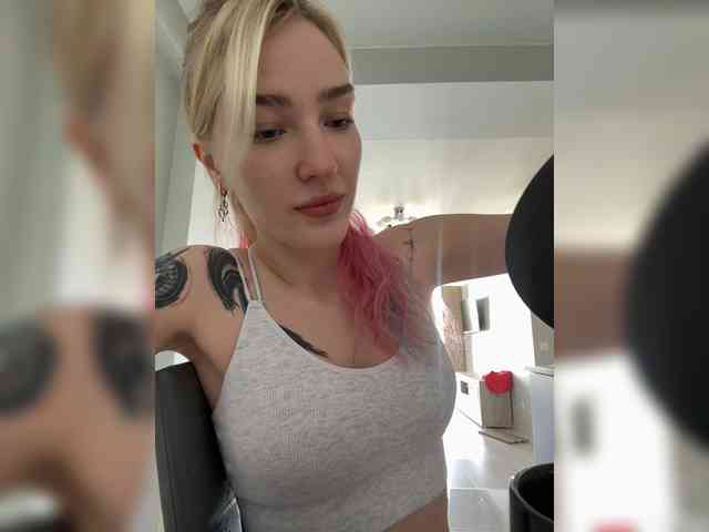 Looonacom live female cam on bongacams