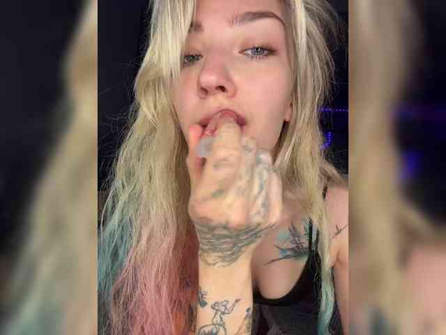 Looonacom live female cam on bongacams