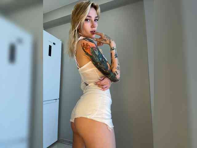 Alinnaannila's cam show statistics and live stream