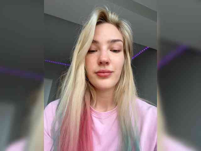 Looonacom live female cam on bongacams