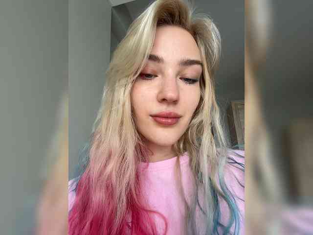 Looonacom live female cam on bongacams