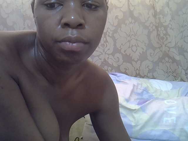 cuddlecanvas webcam bongacams model stream image
