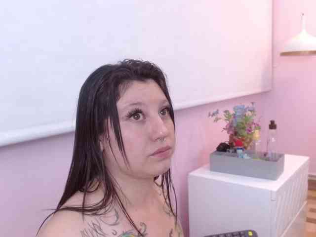 Model: cinamoon