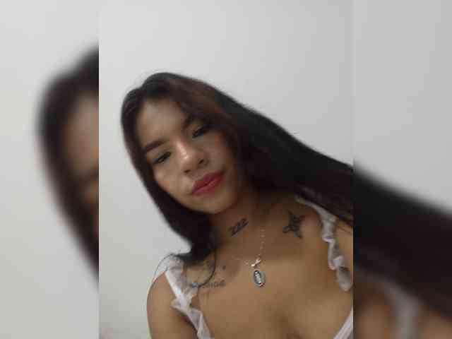 KarolaynWest webcam