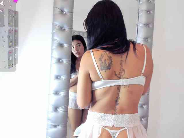 KarolaynWest webcam