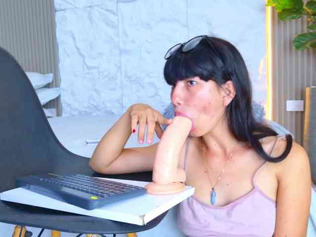 MiaCortes webcam
