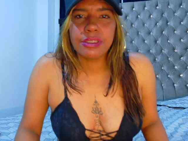 MaribelVega Live Webcam on BongaCams