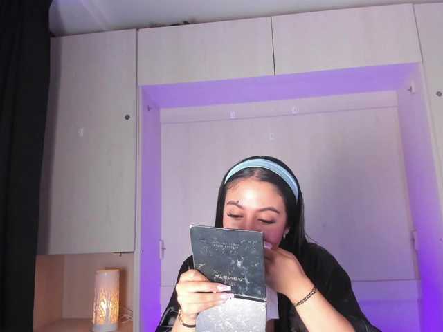 BellaBroocks live cam on BongaCams