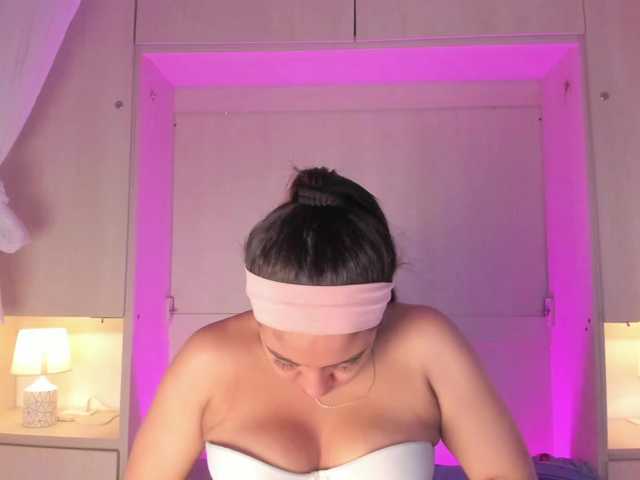 BellaBroocks live cam on BongaCams