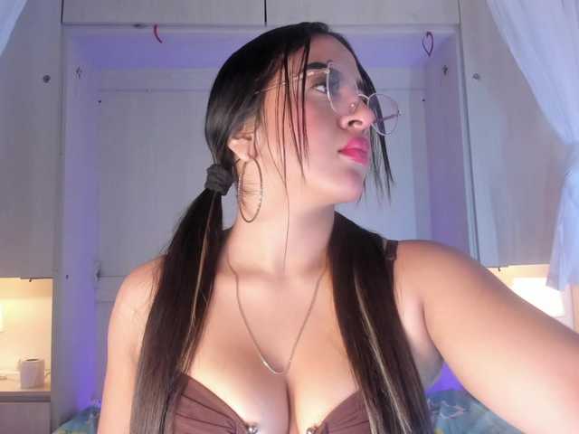 BellaBroocks live cam on BongaCams