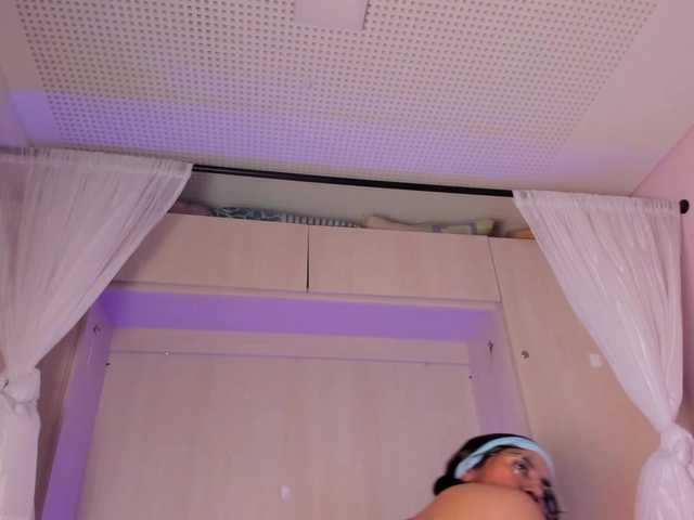 BellaBroocks live cam on BongaCams