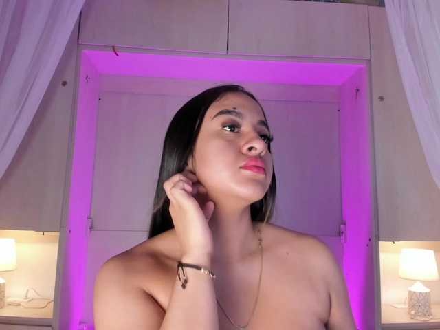 BellaBroocks live cam on BongaCams