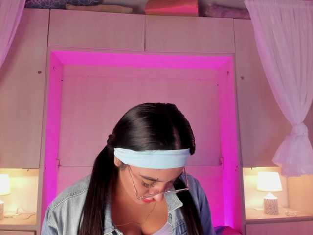 BellaBroocks live cam on BongaCams