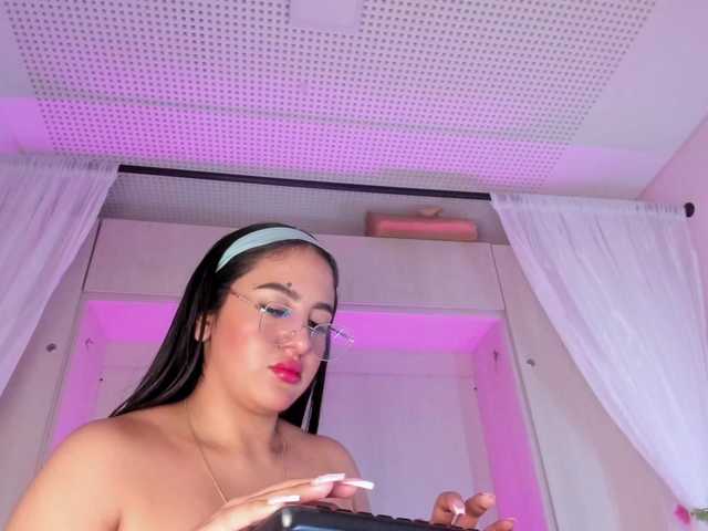 BellaBroocks live cam on BongaCams