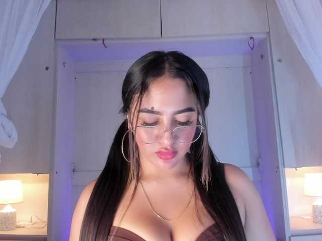 BellaBroocks live cam on BongaCams