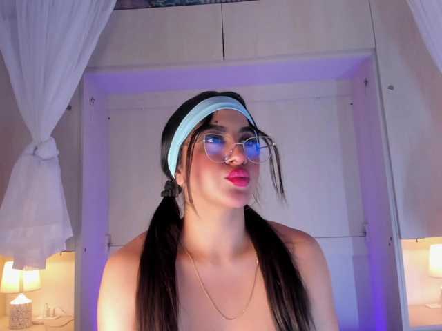 BellaBroocks live cam on BongaCams