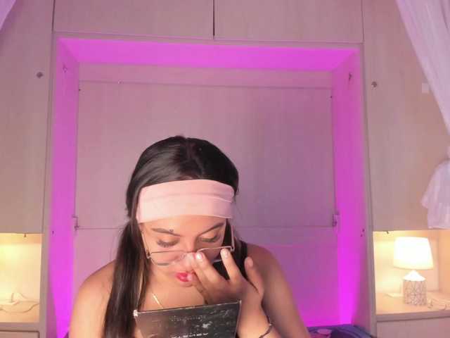 BellaBroocks live cam on BongaCams