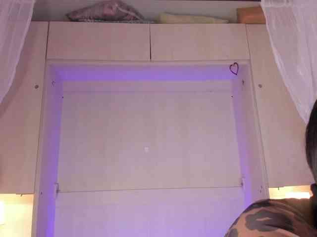 BellaBroocks webcam