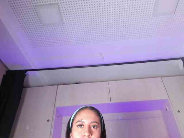 BellaBroocks webcam