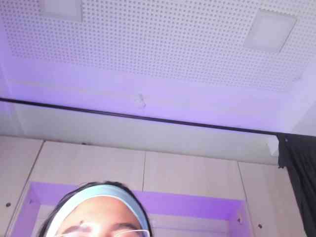 BellaBroocks webcam