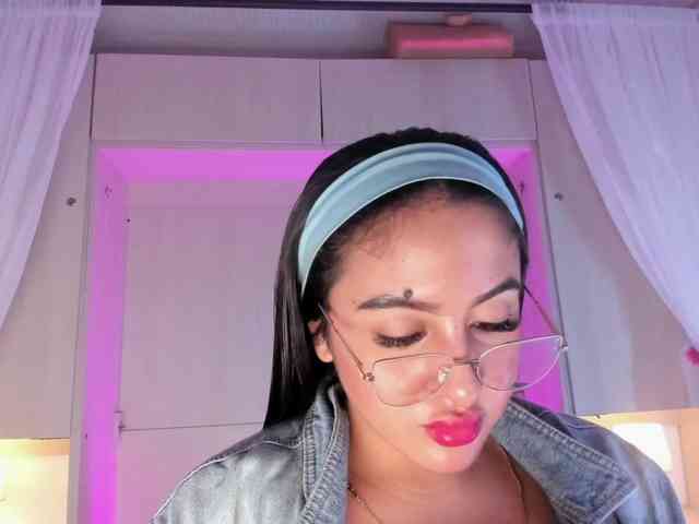 BellaBroocks webcam