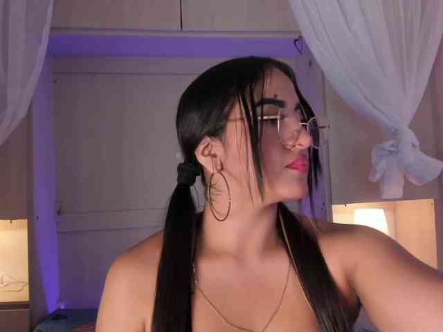 BellaBroocks webcam
