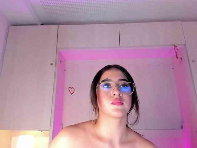 BellaBroocks webcam