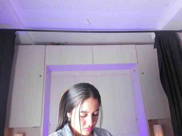 BellaBroocks webcam