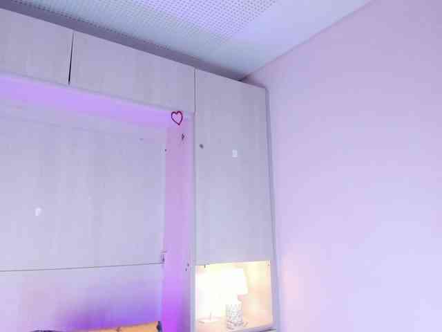 BellaBroocks webcam