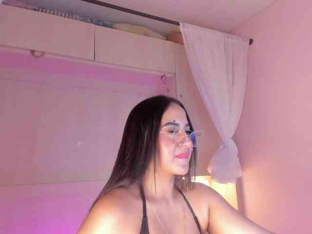 BellaBroocks webcam