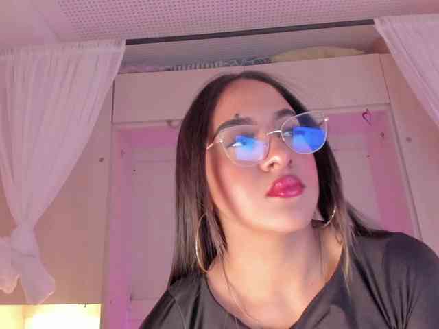 BellaBroocks webcam