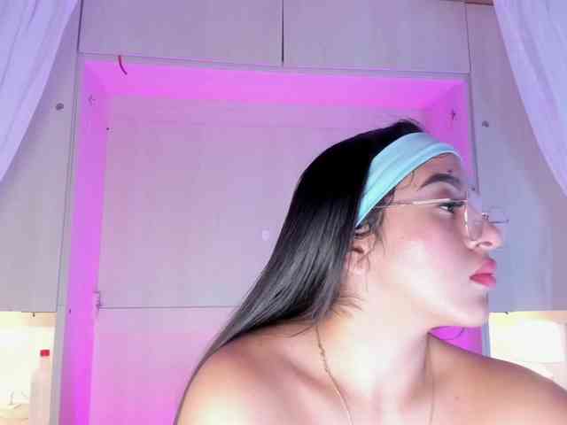 BellaBroocks webcam