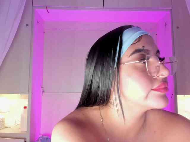 BellaBroocks webcam