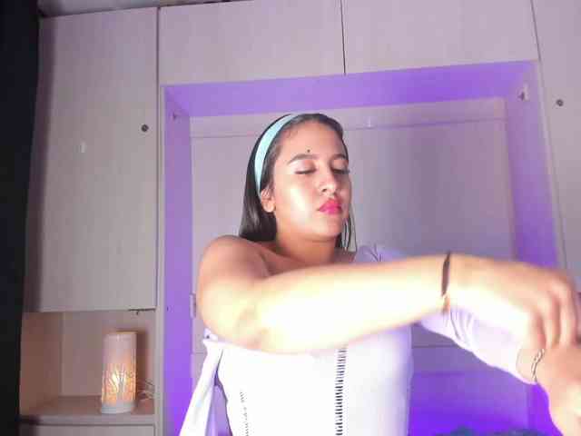 BellaBroocks webcam