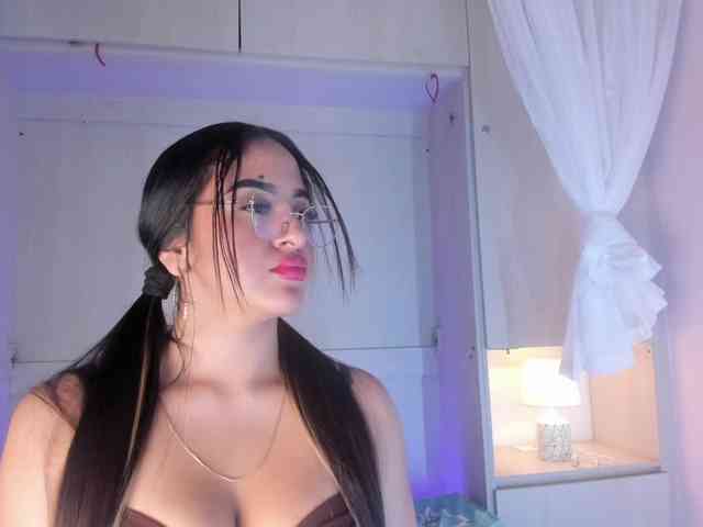 BellaBroocks webcam