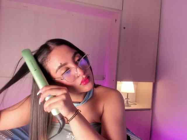 BellaBroocks webcam