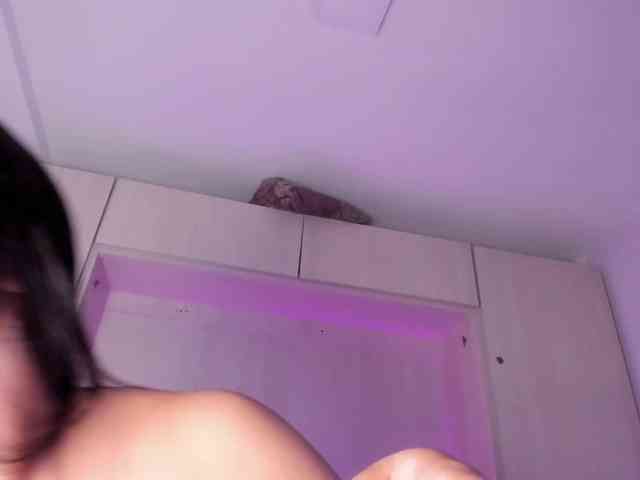 BellaBroocks webcam