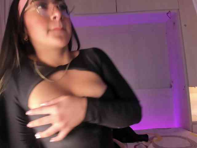 BellaBroocks webcam