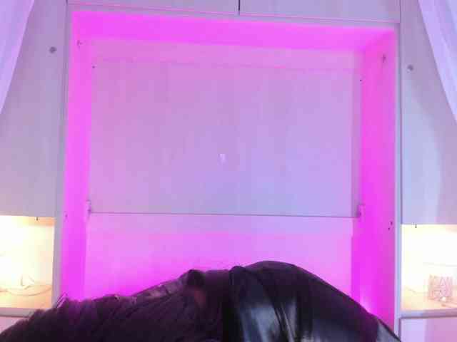 BellaBroocks webcam