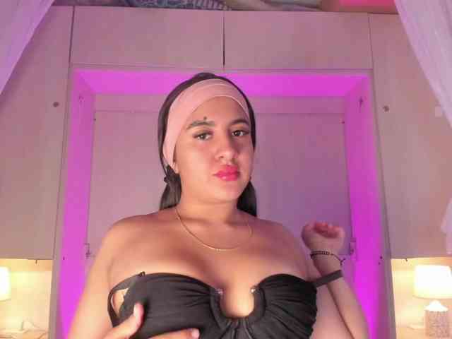 BellaBroocks webcam