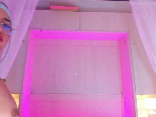 BellaBroocks webcam