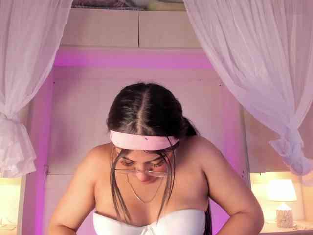 BellaBroocks webcam