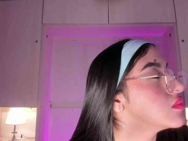 BellaBroocks webcam