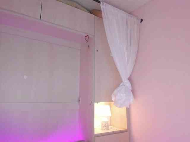 BellaBroocks webcam